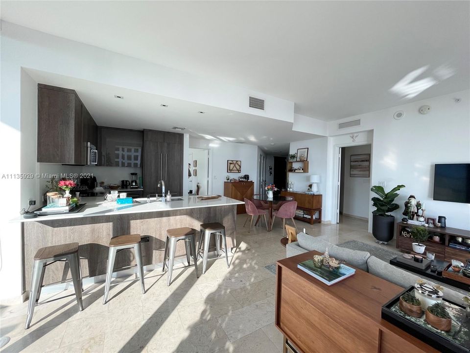 Recently Sold: $989,000 (2 beds, 2 baths, 1265 Square Feet)