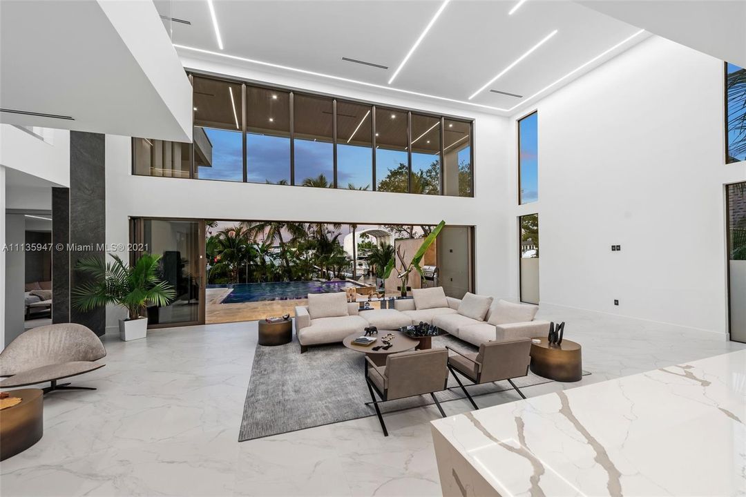 Recently Sold: $7,779,000 (6 beds, 6 baths, 6793 Square Feet)