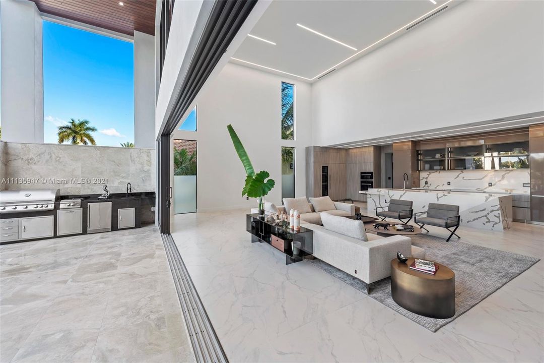 Recently Sold: $7,779,000 (6 beds, 6 baths, 6793 Square Feet)
