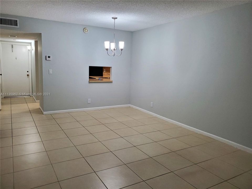 Recientemente alquilado: $1,350 (1 camas, 1 baños, 710 Pies cuadrados)