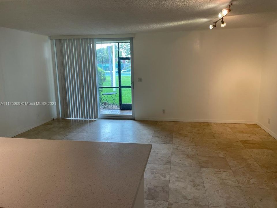 Recently Rented: $3,200 (3 beds, 2 baths, 1750 Square Feet)