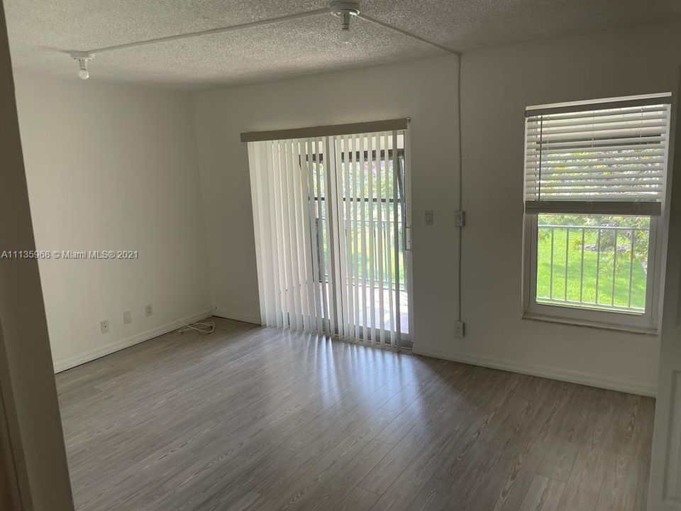 Recently Rented: $3,200 (3 beds, 2 baths, 1750 Square Feet)
