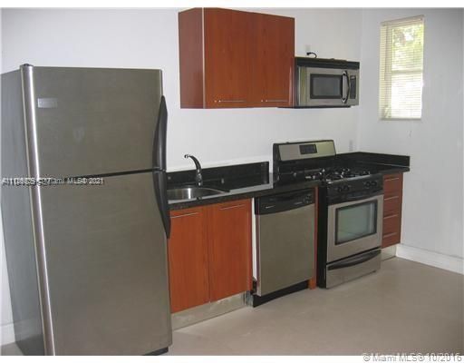 Recently Rented: $1,300 (0 beds, 1 baths, 462 Square Feet)