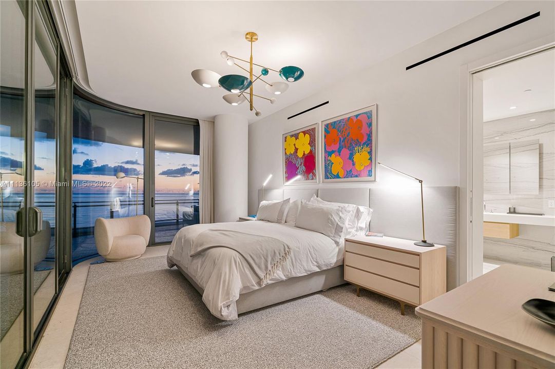 Recently Sold: $5,750,000 (3 beds, 3 baths, 2233 Square Feet)