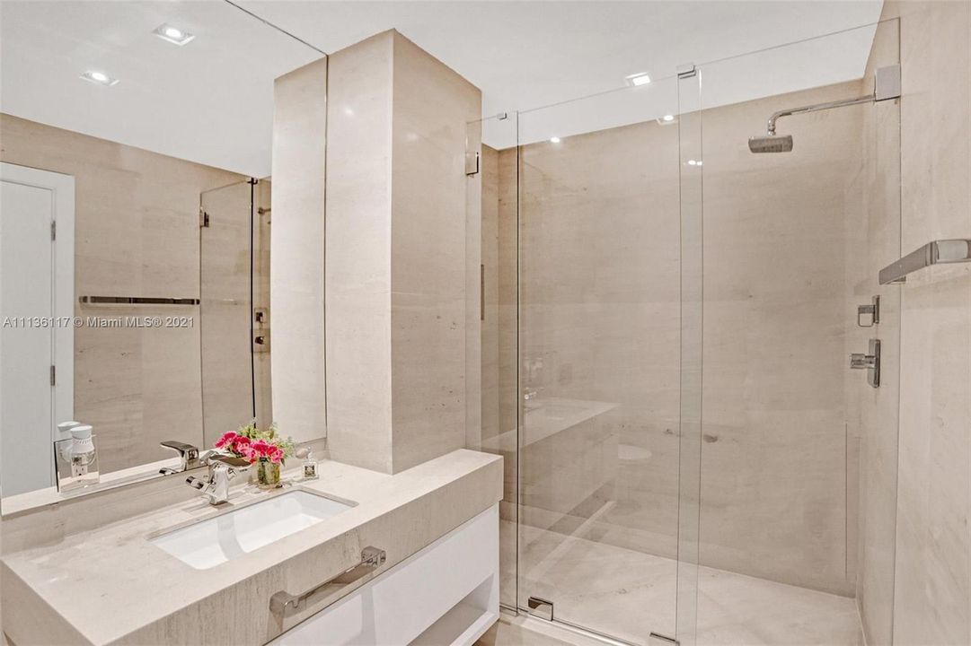 Recently Sold: $3,495,000 (2 beds, 4 baths, 2525 Square Feet)