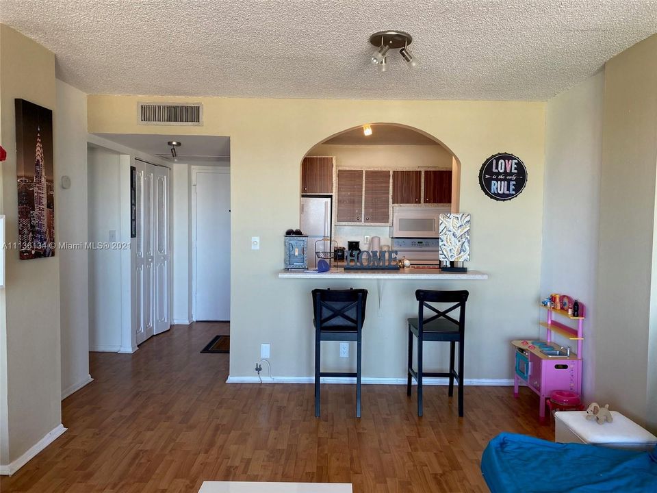 Recently Rented: $1,400 (1 beds, 1 baths, 630 Square Feet)