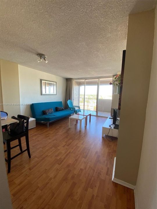 Recently Rented: $1,400 (1 beds, 1 baths, 630 Square Feet)