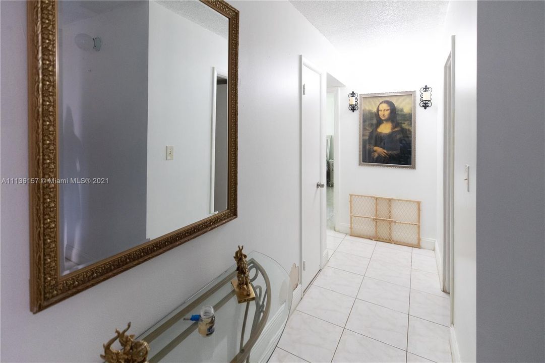 最近售出: $119,000 (2 贝兹, 1 浴室, 1075 平方英尺)