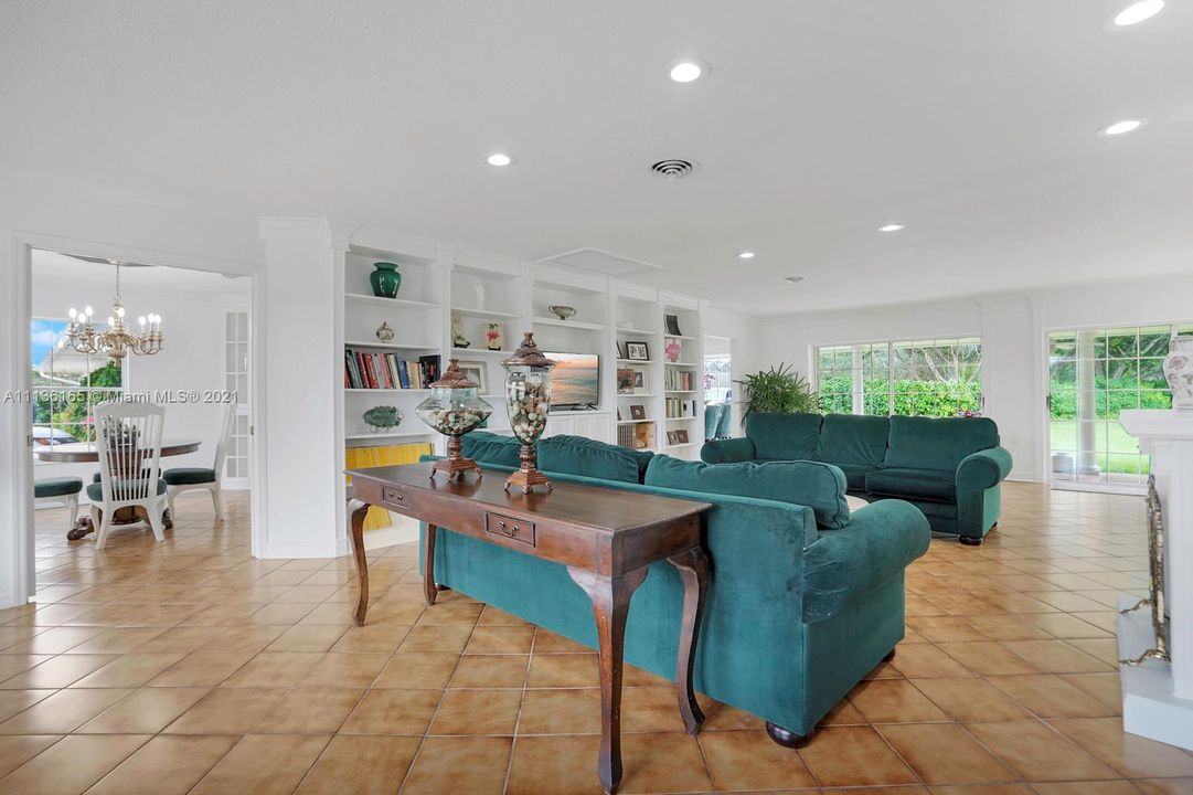 Recently Sold: $2,599,000 (7 beds, 5 baths, 3499 Square Feet)