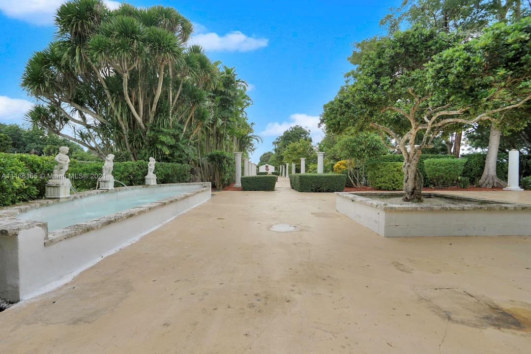 Recently Sold: $2,599,000 (7 beds, 5 baths, 3499 Square Feet)