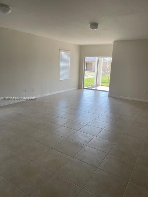 Recently Rented: $2,050 (3 beds, 2 baths, 0 Square Feet)