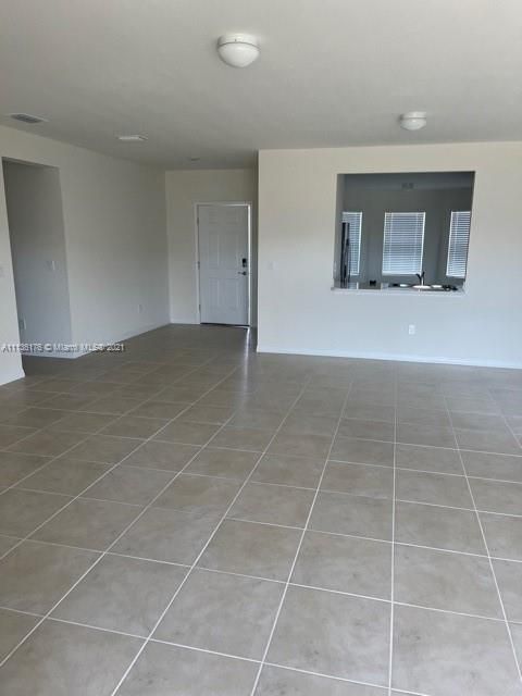 Recently Rented: $2,050 (3 beds, 2 baths, 0 Square Feet)