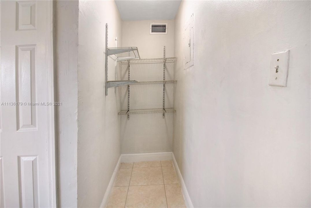 Recently Rented: $980 (0 beds, 1 baths, 250 Square Feet)