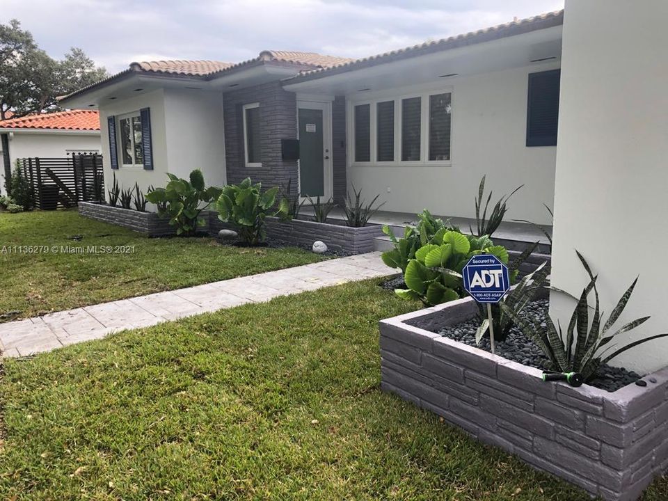 Recently Sold: $1,300,000 (3 beds, 3 baths, 2469 Square Feet)