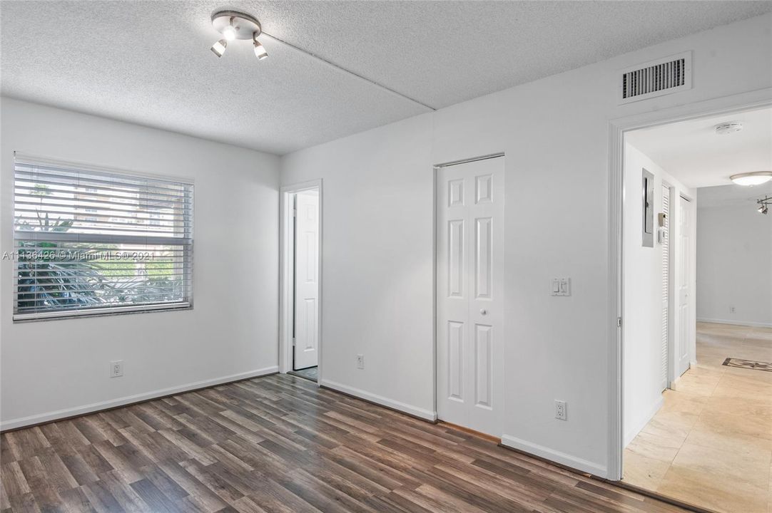 Recently Sold: $309,000 (2 beds, 2 baths, 1404 Square Feet)