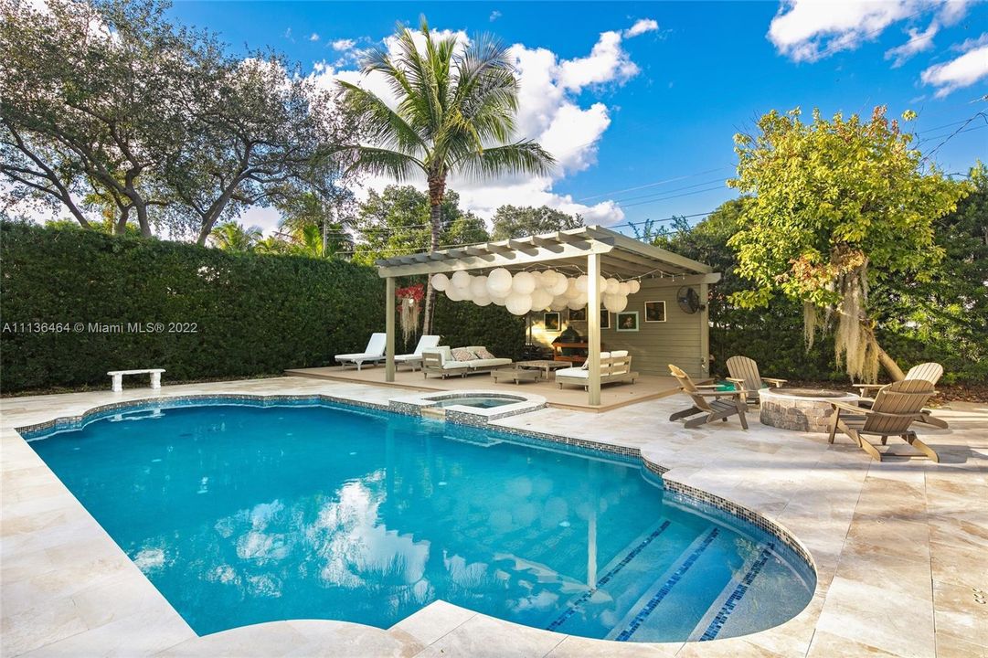 Recently Sold: $2,495,000 (5 beds, 3 baths, 3167 Square Feet)