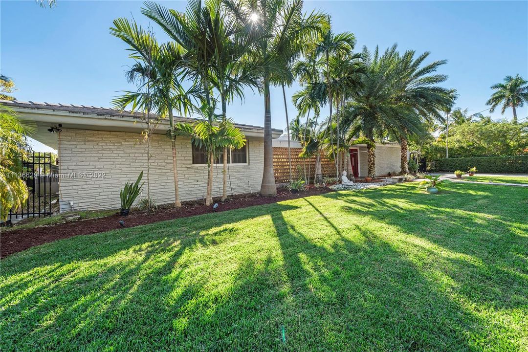 Recently Sold: $3,000,000 (4 beds, 3 baths, 3312 Square Feet)