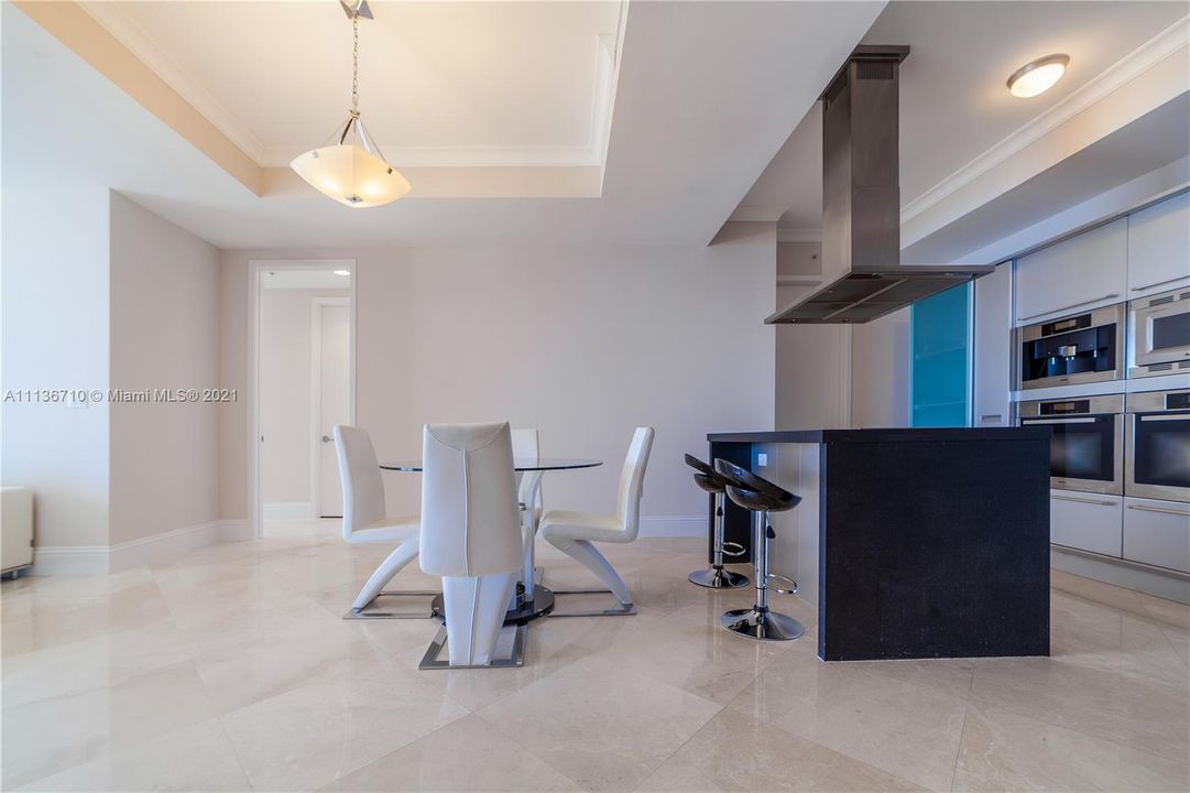 最近售出: $1,445,000 (2 贝兹, 2 浴室, 1614 平方英尺)