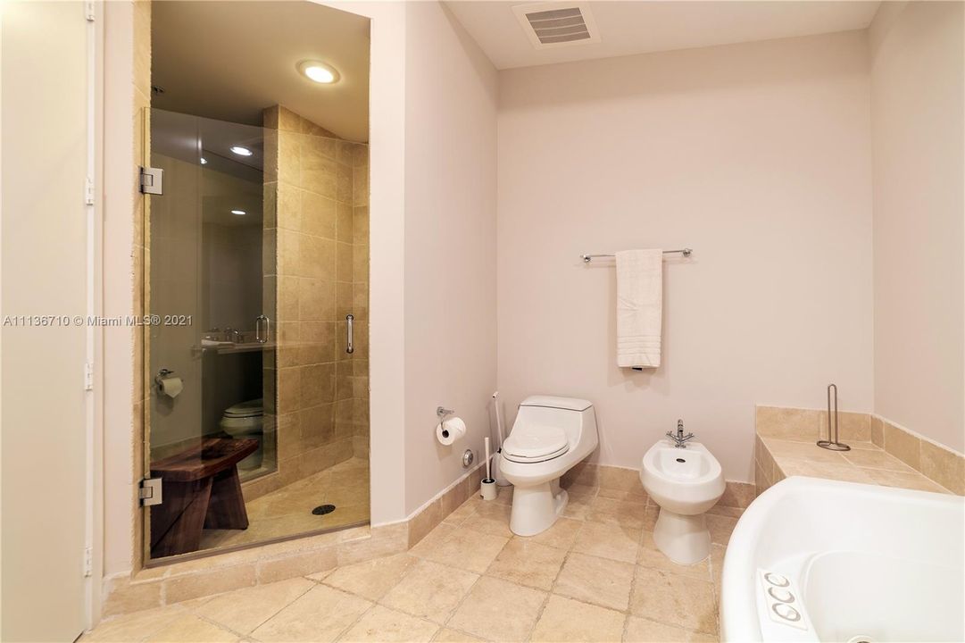 最近售出: $1,445,000 (2 贝兹, 2 浴室, 1614 平方英尺)