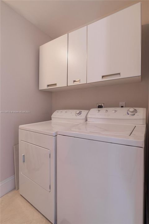 最近售出: $1,445,000 (2 贝兹, 2 浴室, 1614 平方英尺)