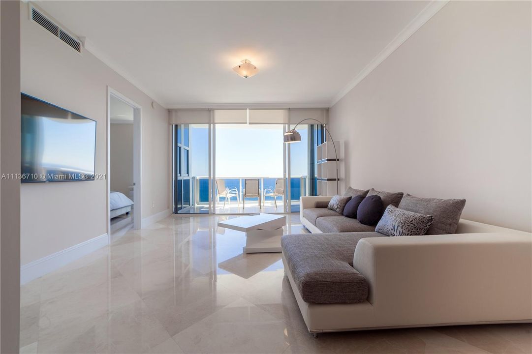 最近售出: $1,445,000 (2 贝兹, 2 浴室, 1614 平方英尺)