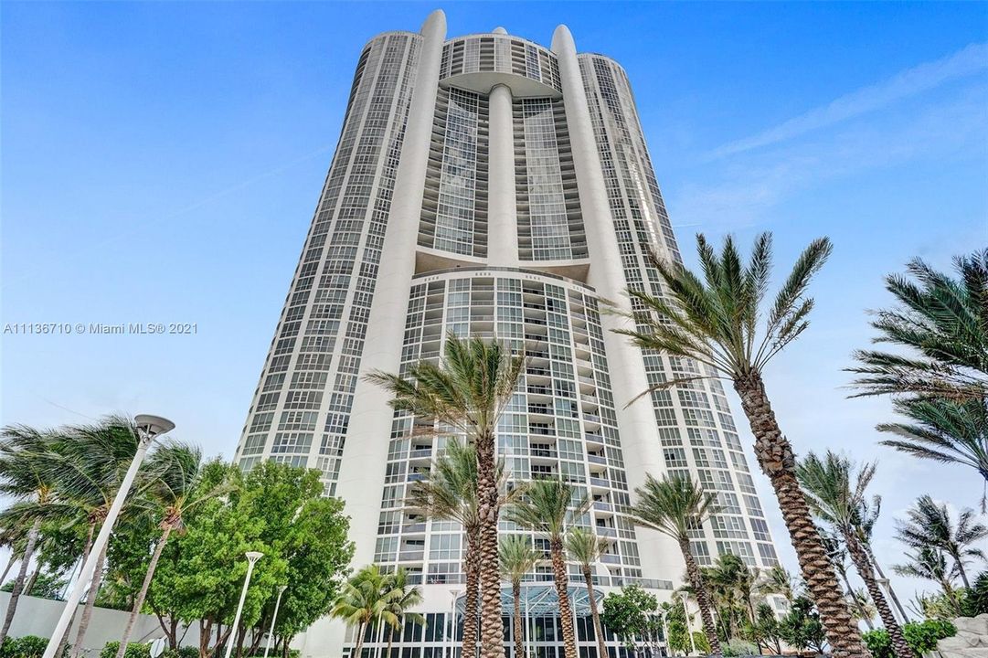 最近售出: $1,445,000 (2 贝兹, 2 浴室, 1614 平方英尺)