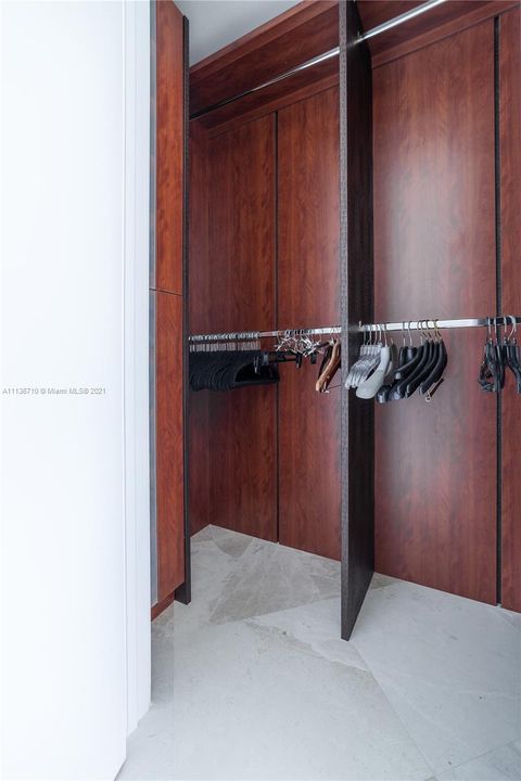 最近售出: $1,445,000 (2 贝兹, 2 浴室, 1614 平方英尺)