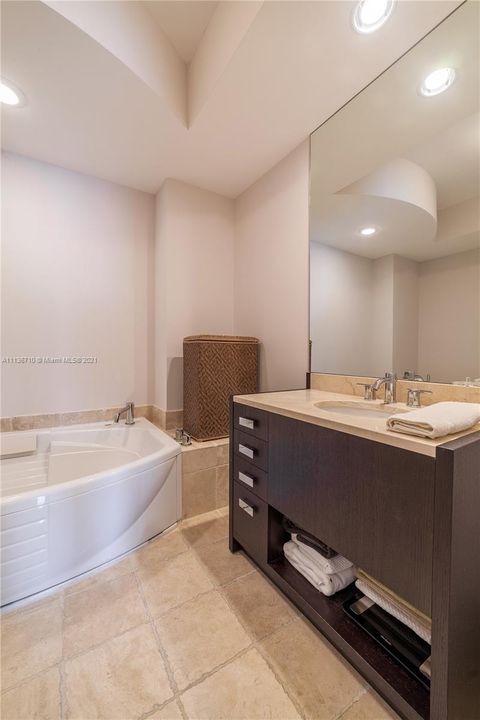 最近售出: $1,445,000 (2 贝兹, 2 浴室, 1614 平方英尺)