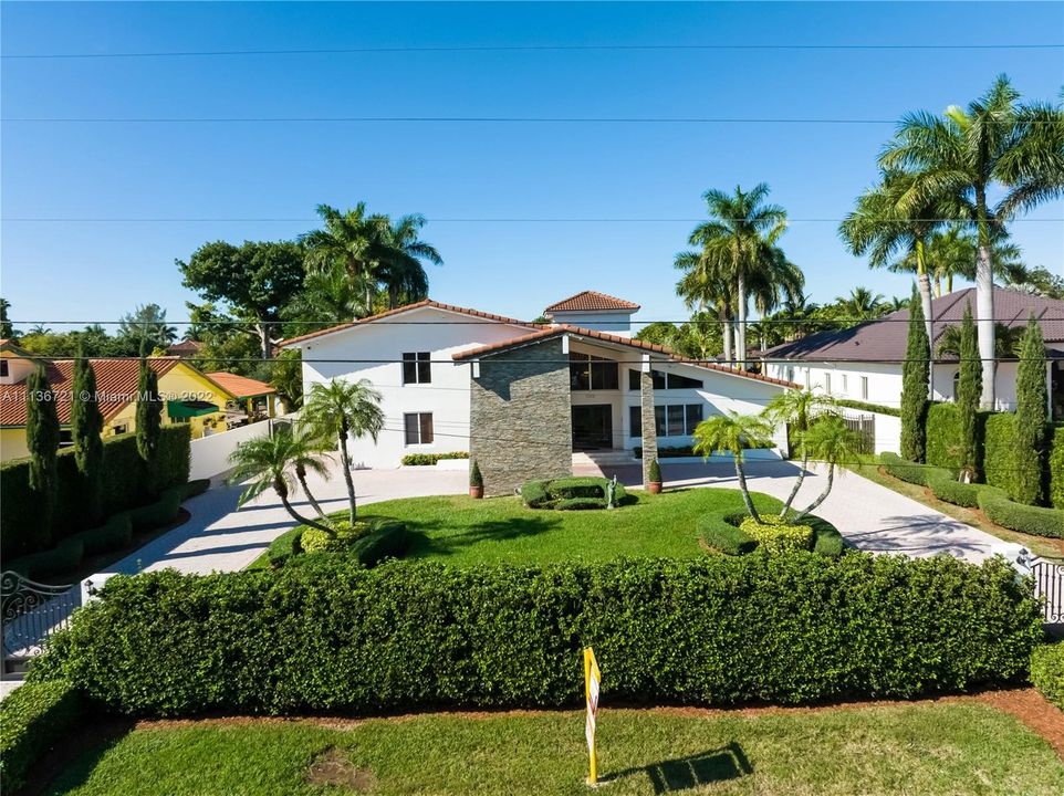 Recently Sold: $1,795,000 (7 beds, 5 baths, 5161 Square Feet)