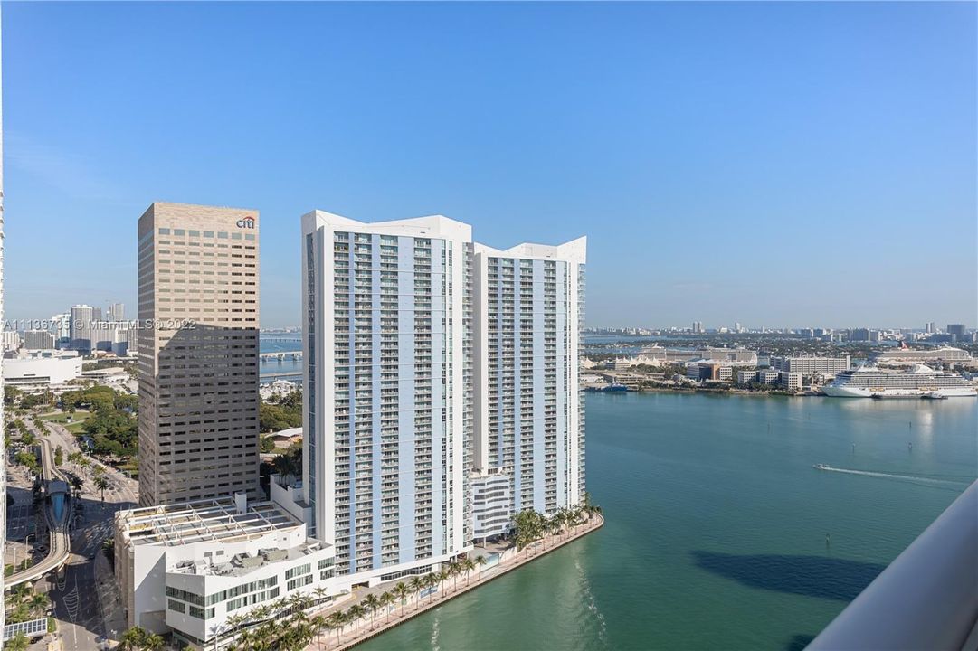 Recently Sold: $2,250,000 (3 beds, 3 baths, 2591 Square Feet)