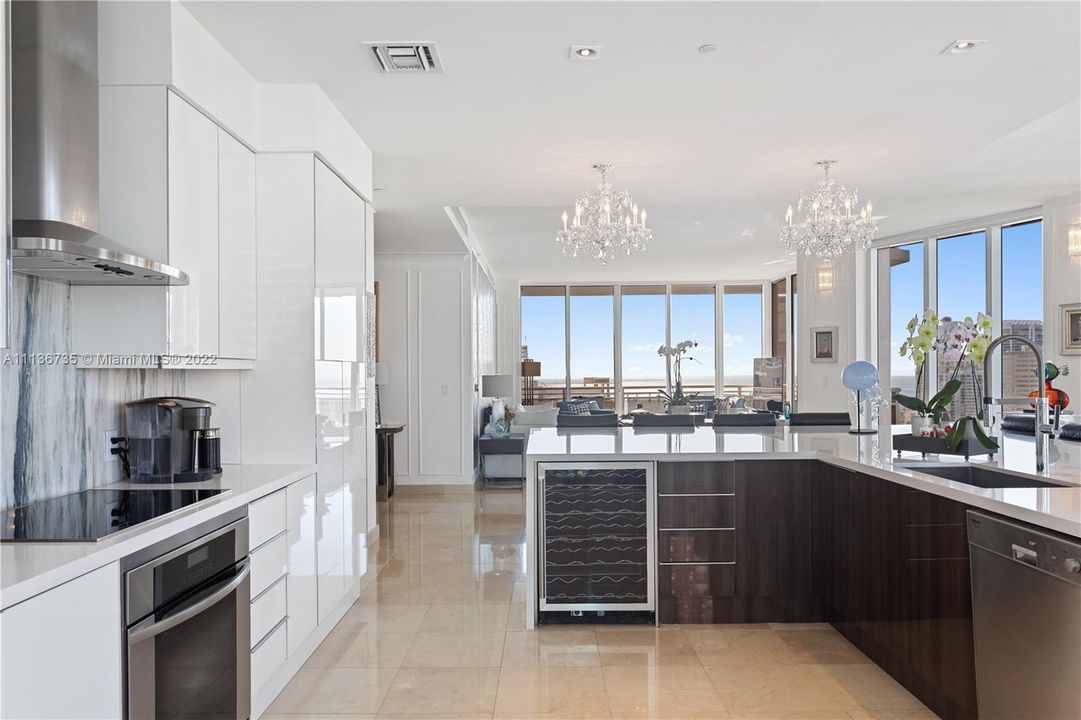 Recently Sold: $2,250,000 (3 beds, 3 baths, 2591 Square Feet)