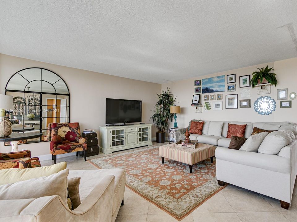 Recently Sold: $569,000 (2 beds, 2 baths, 1230 Square Feet)