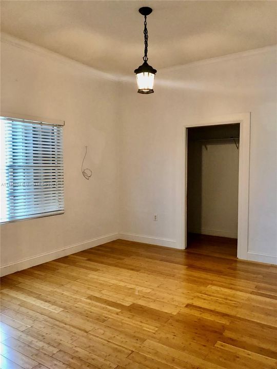 Recently Rented: $3,200 (3 beds, 2 baths, 1800 Square Feet)