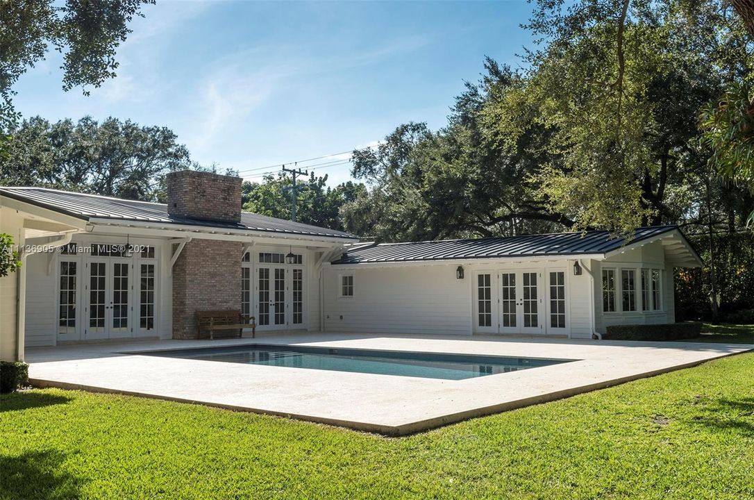 Recently Sold: $4,995,000 (5 beds, 3 baths, 5168 Square Feet)