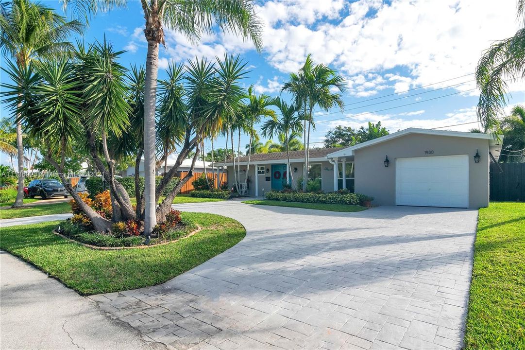 Recently Sold: $680,000 (3 beds, 2 baths, 1533 Square Feet)