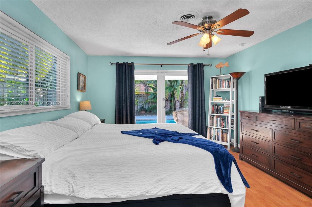 Recently Sold: $680,000 (3 beds, 2 baths, 1533 Square Feet)