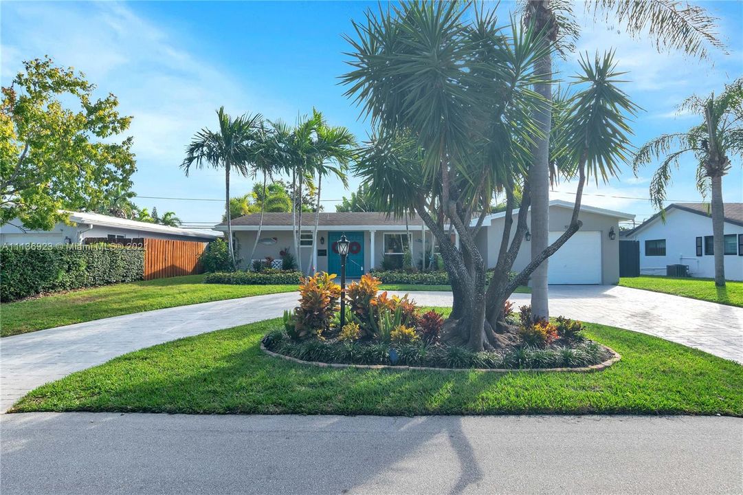 Recently Sold: $680,000 (3 beds, 2 baths, 1533 Square Feet)