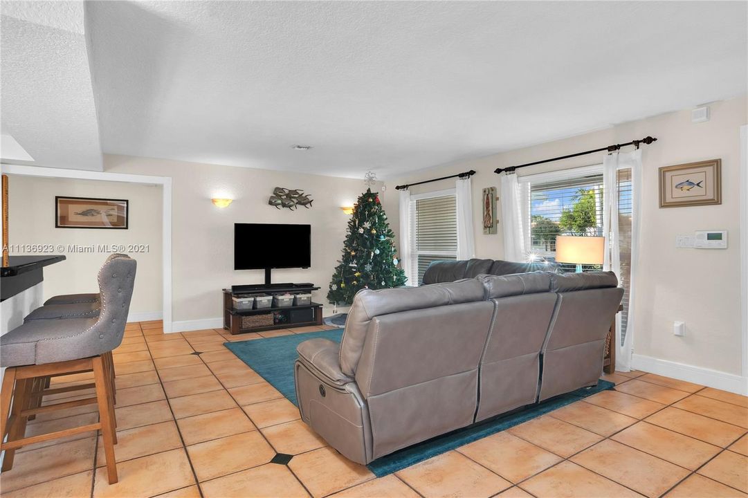 Recently Sold: $680,000 (3 beds, 2 baths, 1533 Square Feet)