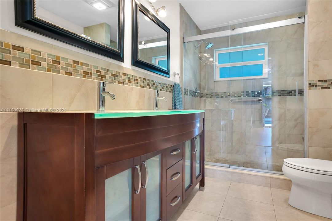 Recently Sold: $680,000 (3 beds, 2 baths, 1533 Square Feet)