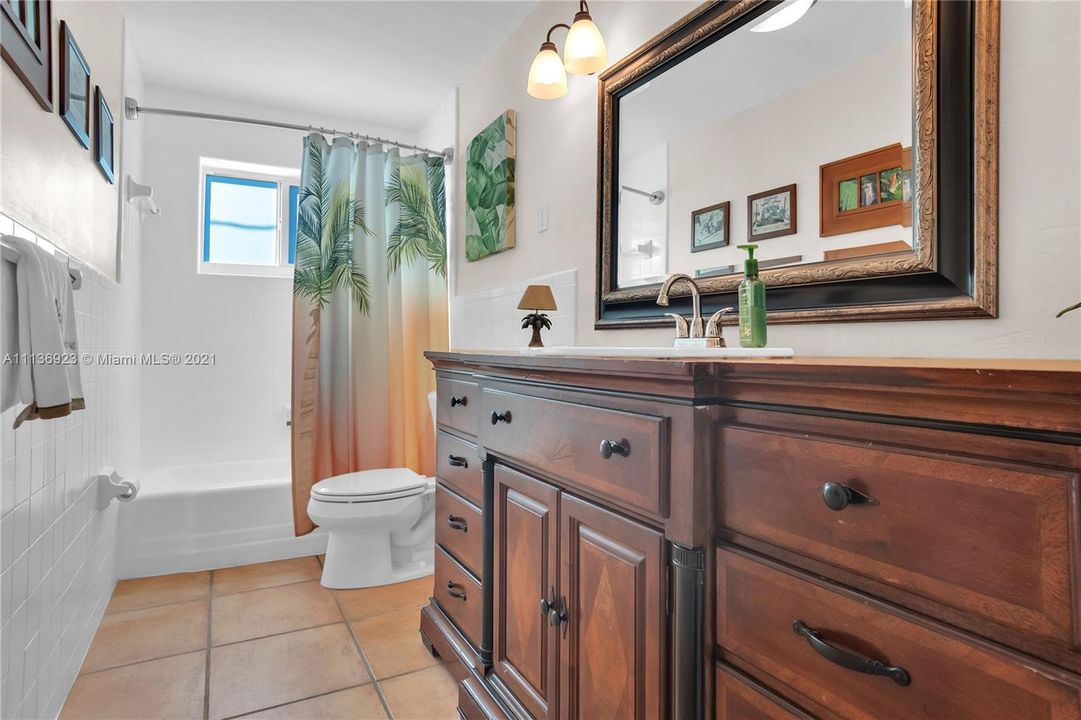 Recently Sold: $680,000 (3 beds, 2 baths, 1533 Square Feet)