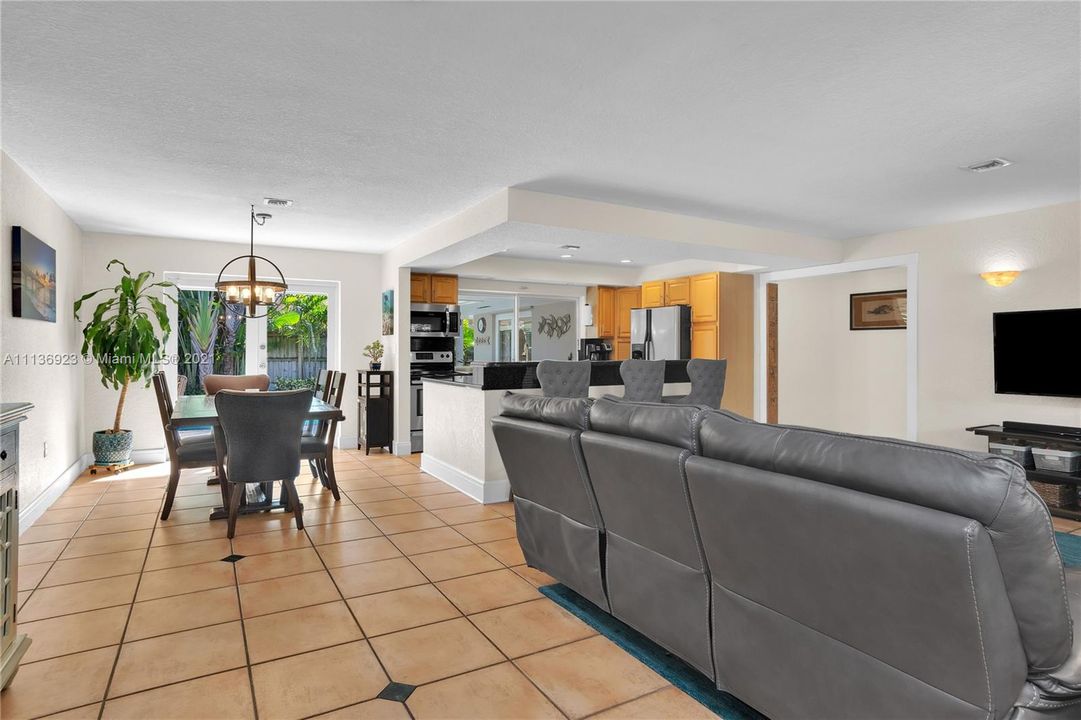 Recently Sold: $680,000 (3 beds, 2 baths, 1533 Square Feet)