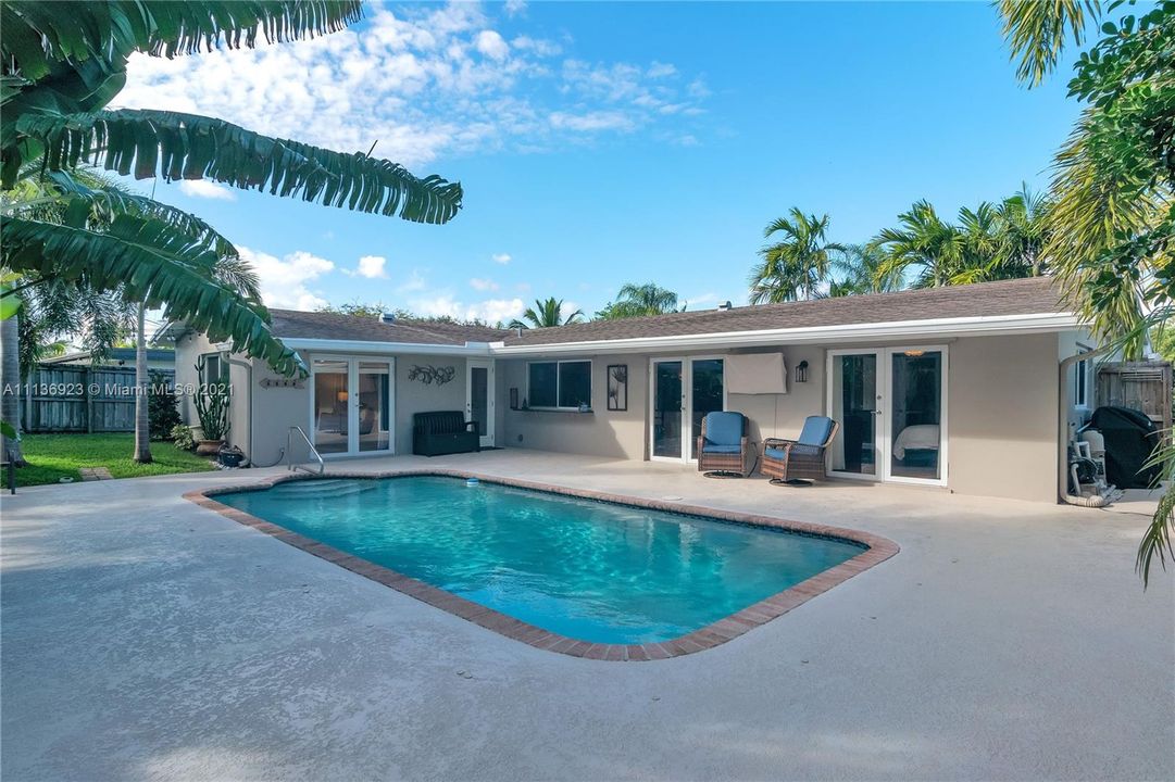 Recently Sold: $680,000 (3 beds, 2 baths, 1533 Square Feet)