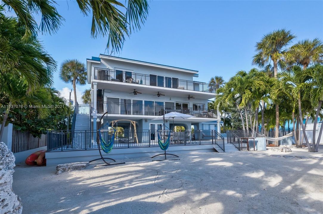 Recently Sold: $2,700,000 (3 beds, 4 baths, 2124 Square Feet)