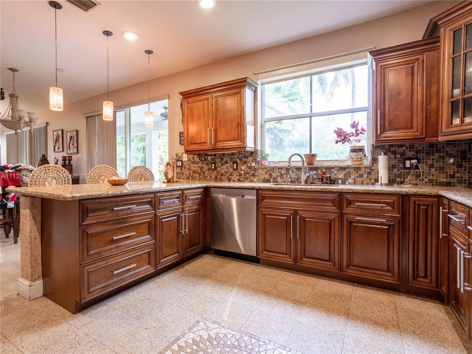 Recently Sold: $949,900 (5 beds, 4 baths, 3696 Square Feet)