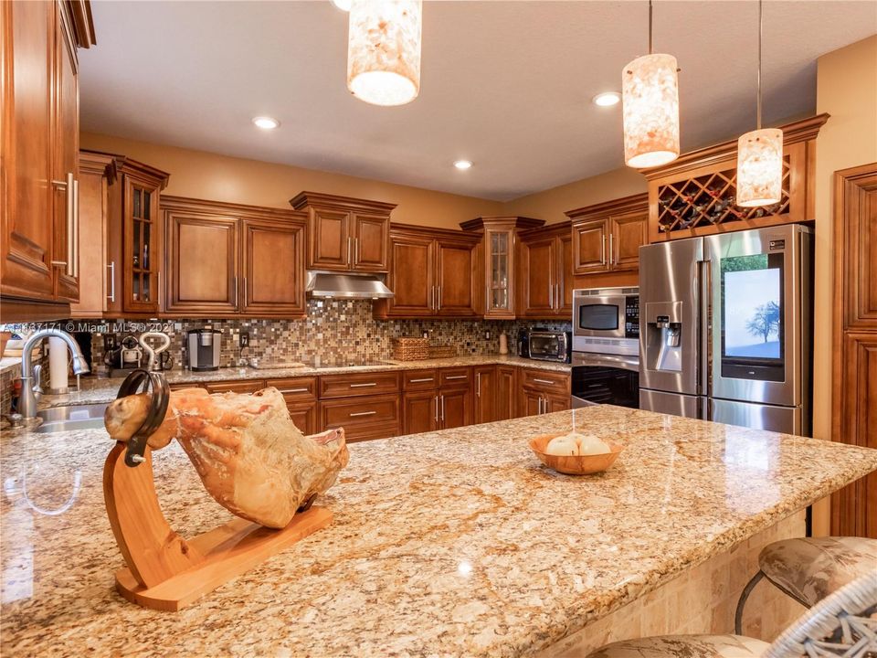 Recently Sold: $949,900 (5 beds, 4 baths, 3696 Square Feet)