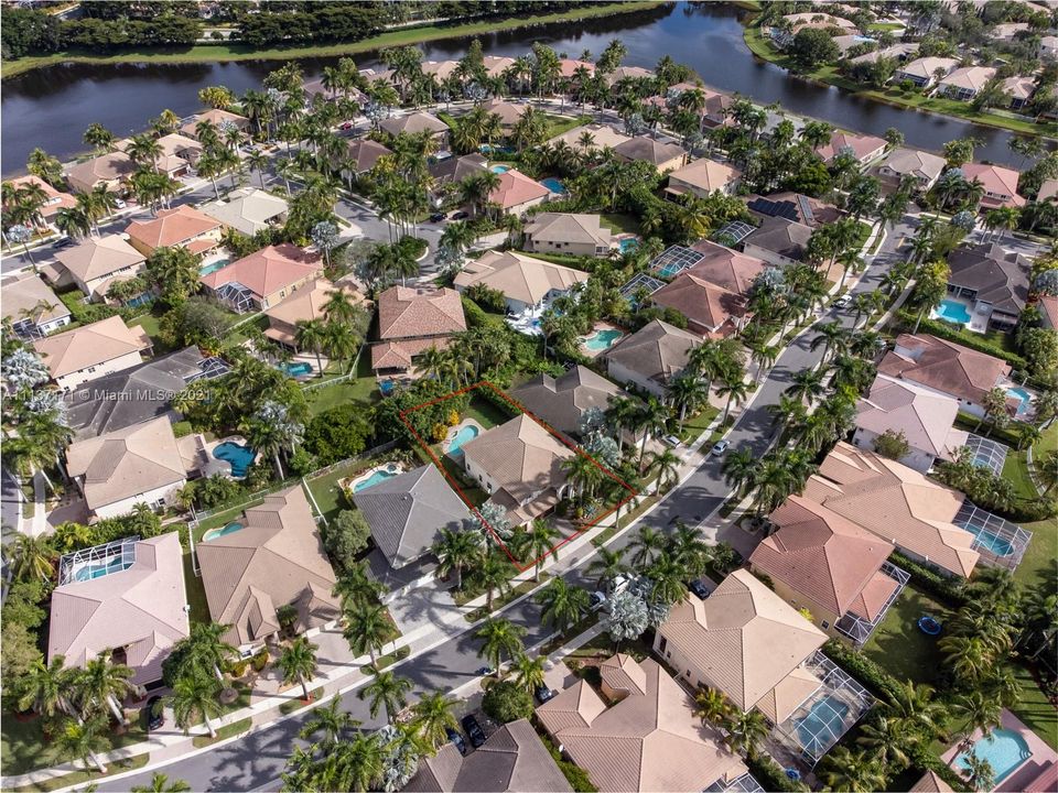 Recently Sold: $949,900 (5 beds, 4 baths, 3696 Square Feet)