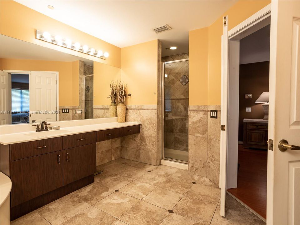 Recently Sold: $949,900 (5 beds, 4 baths, 3696 Square Feet)