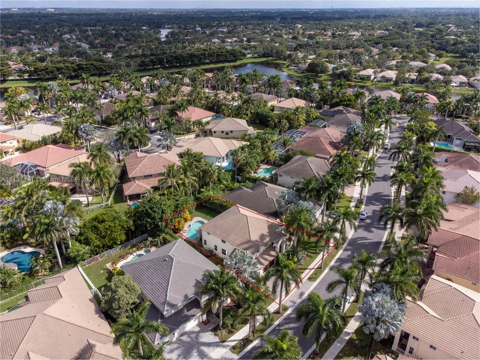 Recently Sold: $949,900 (5 beds, 4 baths, 3696 Square Feet)