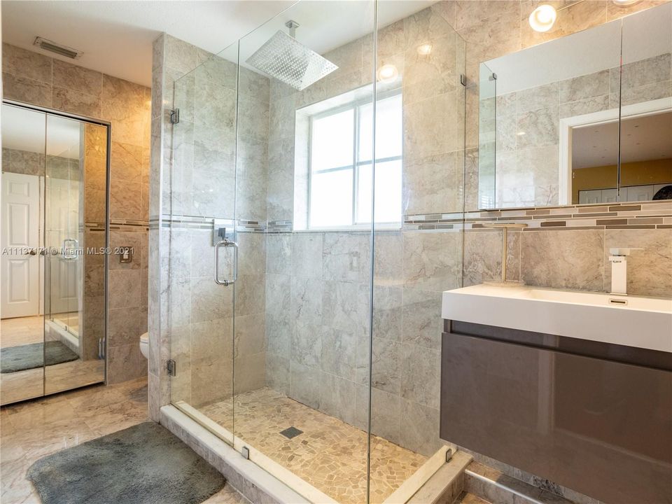 Recently Sold: $949,900 (5 beds, 4 baths, 3696 Square Feet)