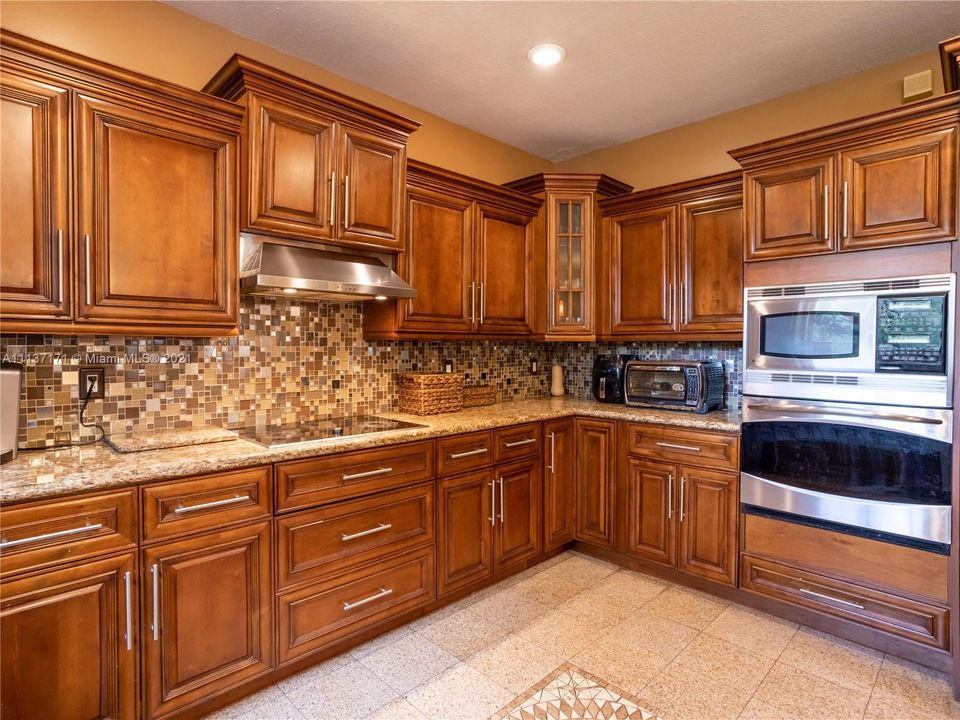 Recently Sold: $949,900 (5 beds, 4 baths, 3696 Square Feet)